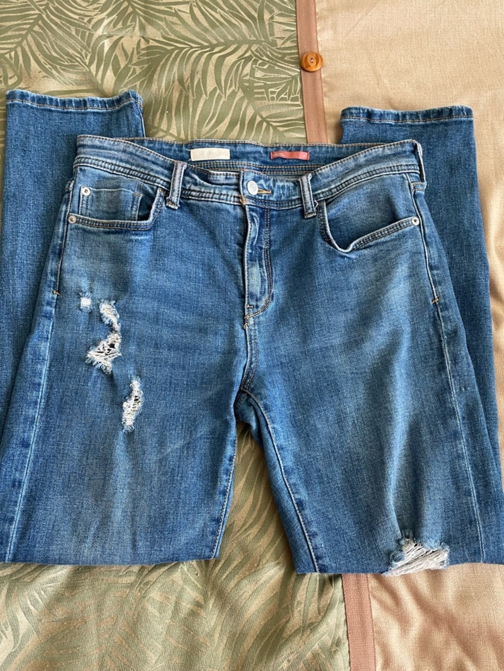 Pilcro Distressed Slim Boyfriend Crop Jean